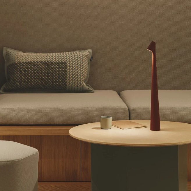 Lampe d'intérieur LED rechargeable, sans fil, design minimaliste et chic, très pratique.