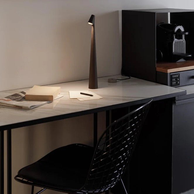 Lampe design LED portable, rechargeable, lumière d'ambiance ajustable selon vos envies.