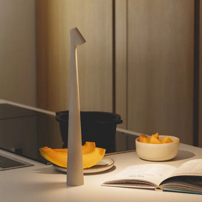 Lampe LED d'ambiance, dimmable, rechargeable, pour une atmosphère relaxante et cosy.