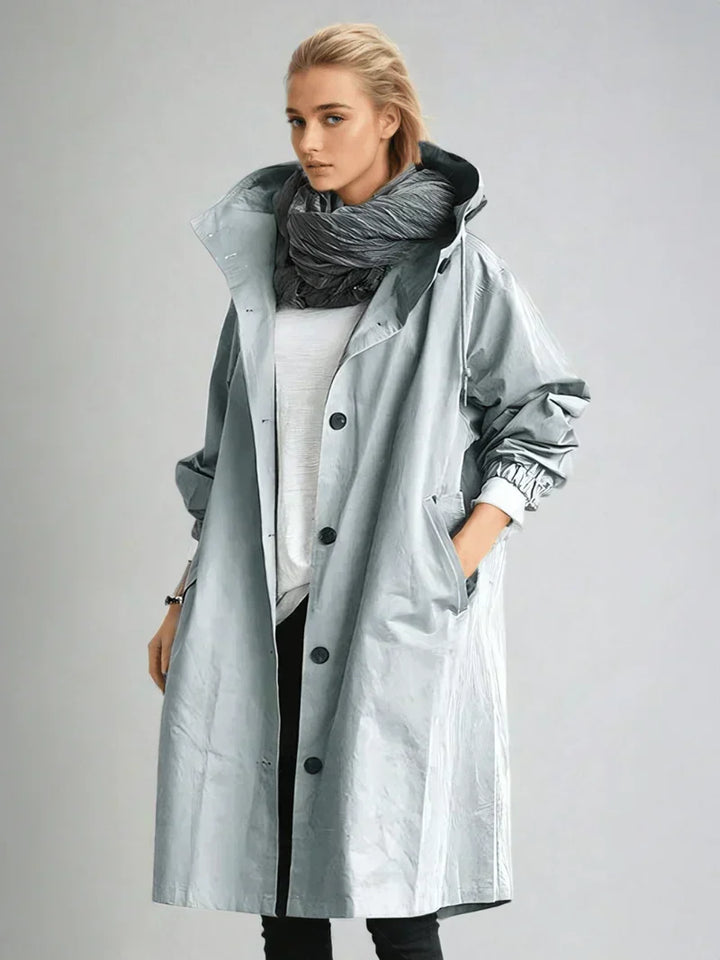Manteau de pluie femme élégant, coupe-vent avec capuche et ceinture. Veste longue imperméable pour un look chic.