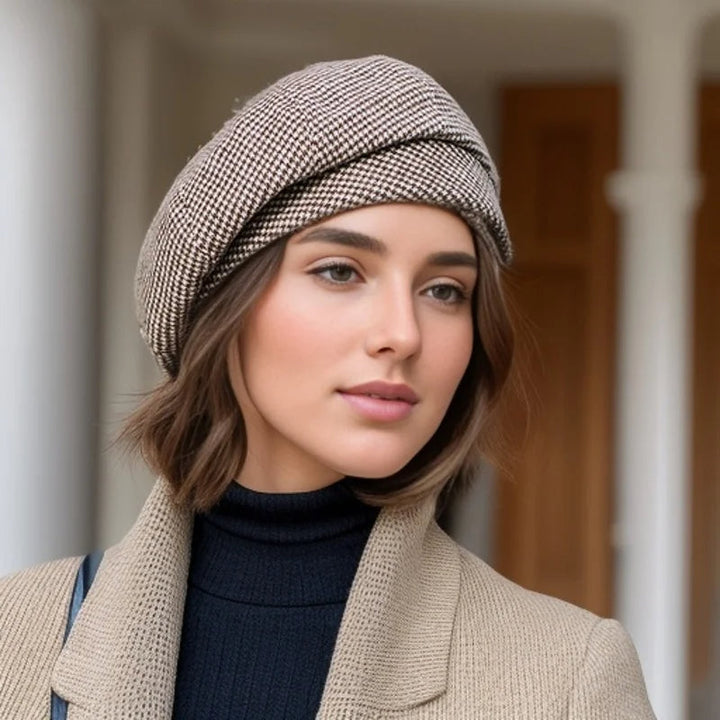 Bonnet tricoté chaud pour femme, accessoire mode élégant pour l'hiver. Style parisien pour toutes occasions.