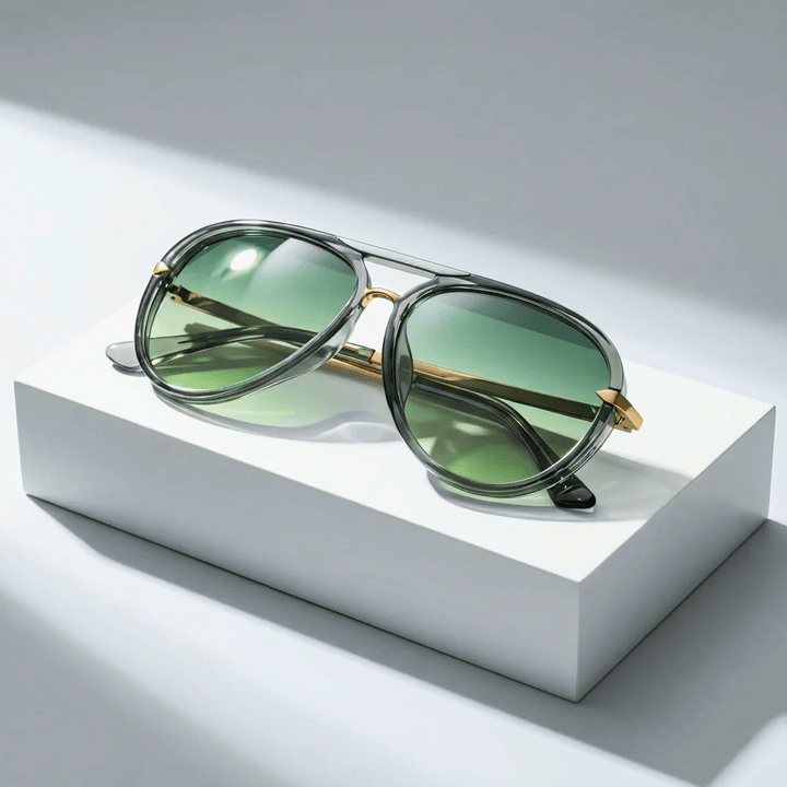 Élégantes lunettes de soleil aviateur rétro pour femmes, protection UV. Idéales pour la plage et la mode estivale.