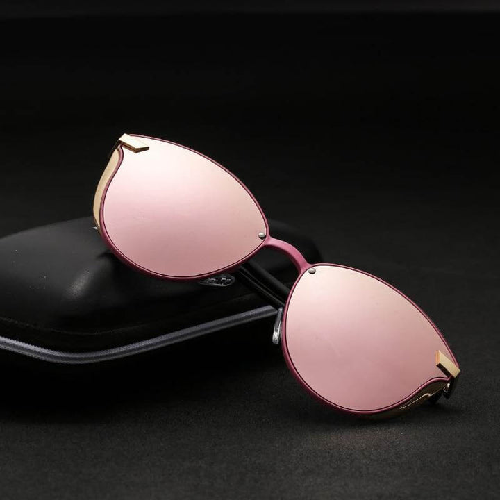 Ces lunettes de soleil œil-de-chat femme allient style et protection UV400. Verres polarisés pour l'été.