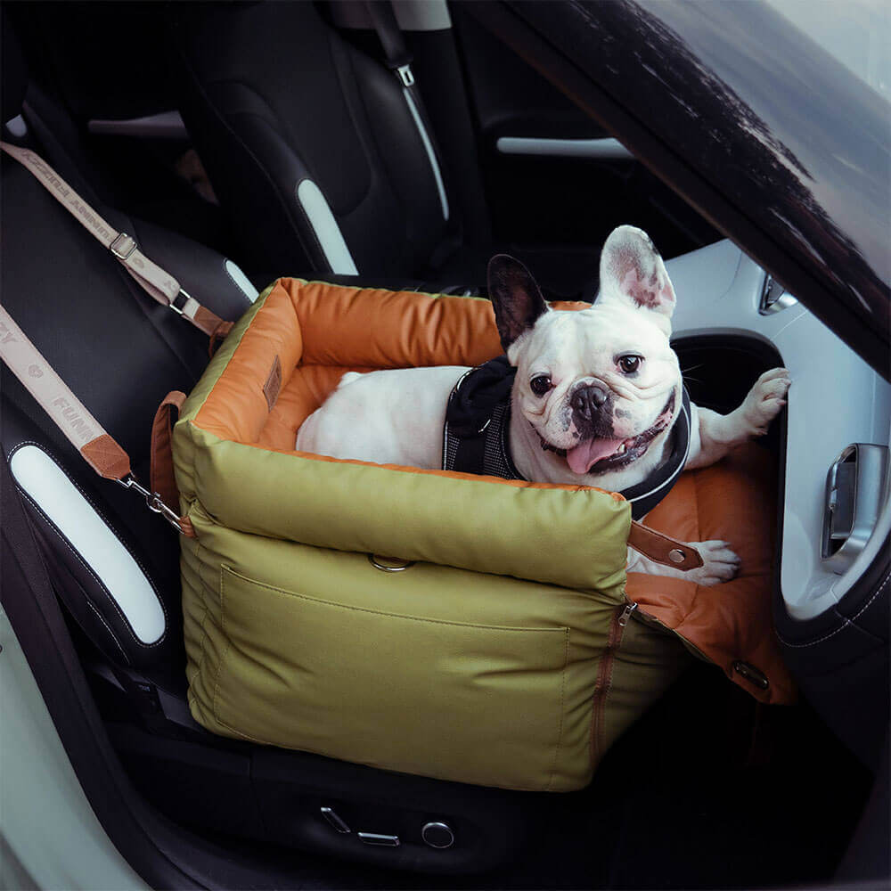 Lit de luxe pour chien en voiture, pour un repos confortable et sûr.