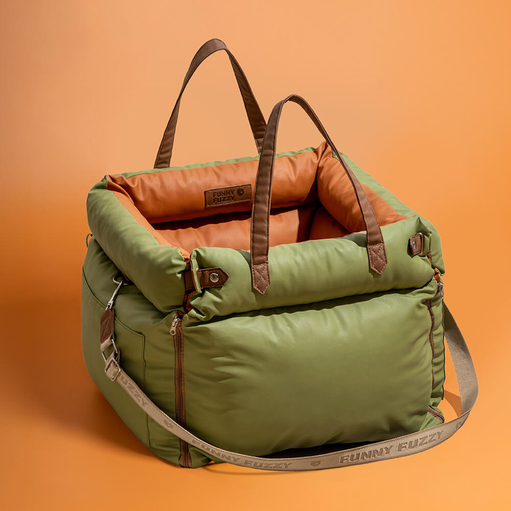 Siège auto luxe pour chien, confort premium et sécurité en voyage.