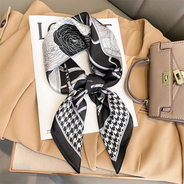 Accessoire de mode: foulard en soie pour femme, design carré et élégant, parfait cadeau.