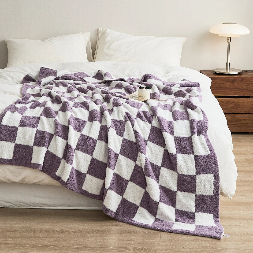 Couverture à carreaux, un cadeau idéal pour apporter douceur et style à toute la maison.