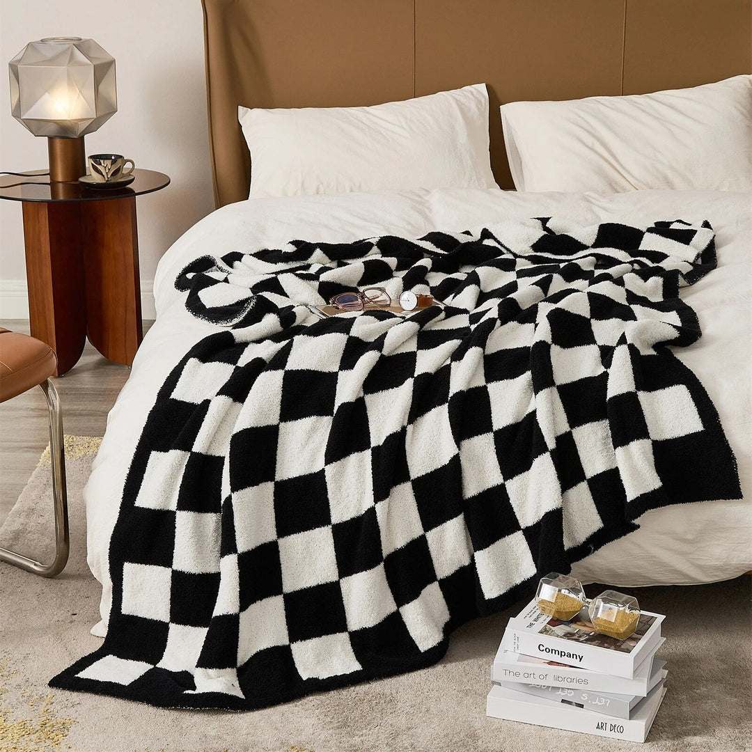 Plaid doux à carreaux élégants, pour un confort chic et une ambiance cosy dans toute la maison.