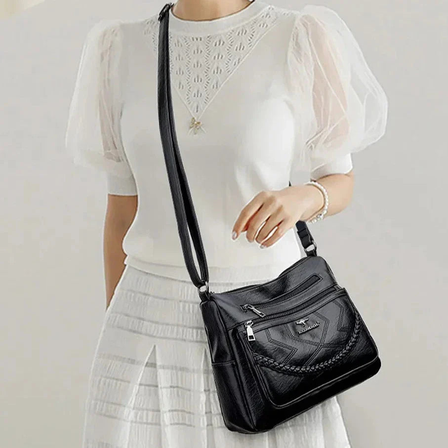Sac bandoulière polyvalent en cuir souple pour femme, accessoire de mode élégant et pratique pour toutes occasions.