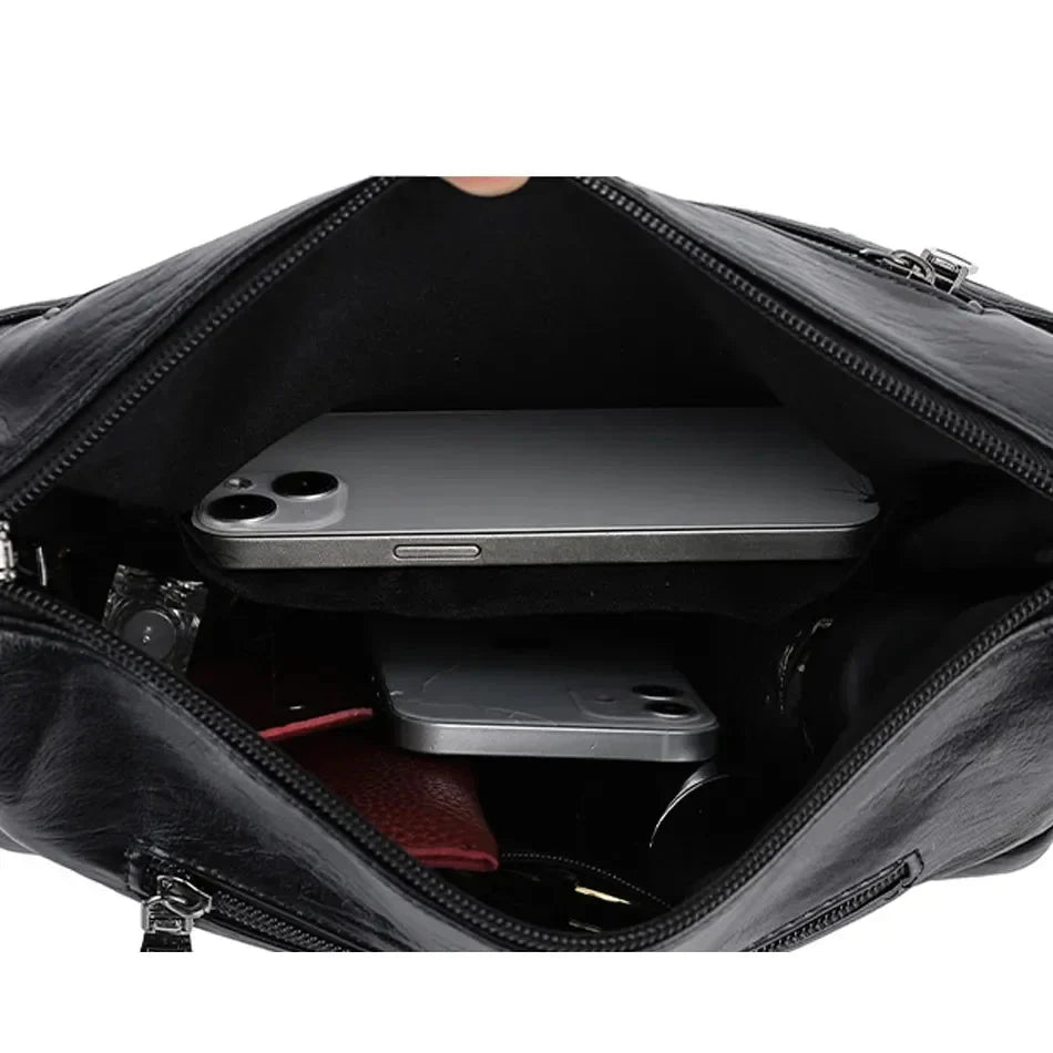 Magnifique sac bandoulière en cuir souple pour femme, style élégant et luxe, accessoire mode indispensable.