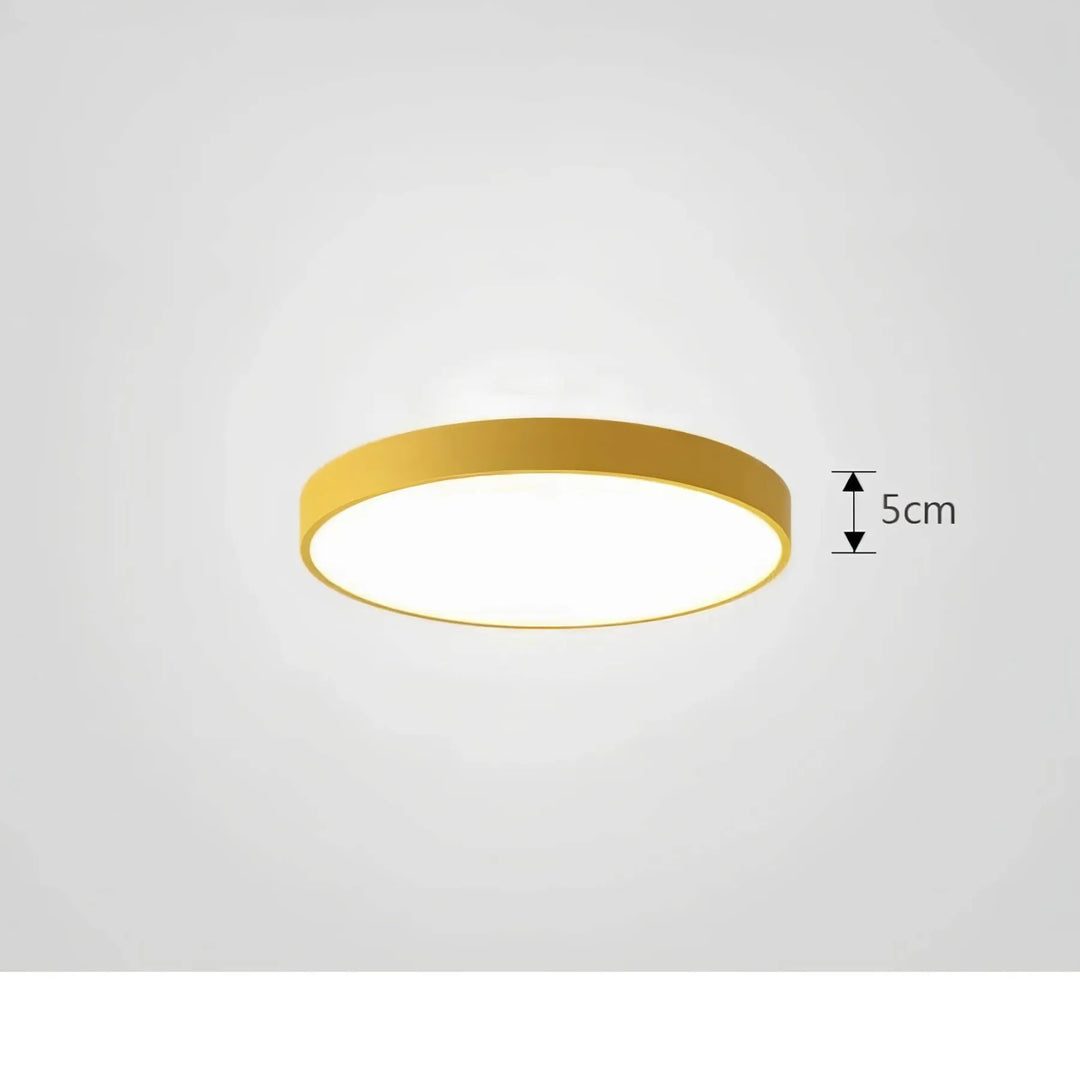 Lustre LED moderne avec fini brillant, plafonnier design contemporain, éclairage intérieur sophistiqué.