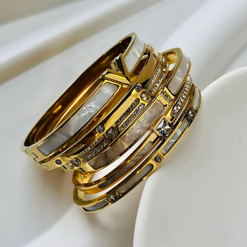 Bracelet femme mode avec zircons scintillants. Un bijou élégant, résistant à l'eau et luxueux.