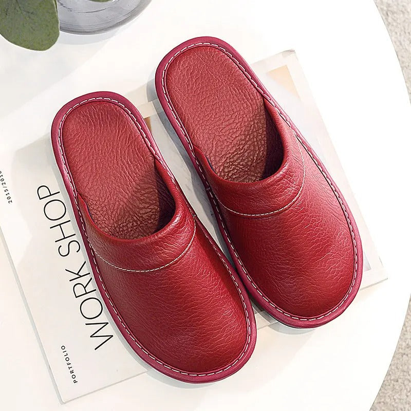 Chaussons en cuir marron pour homme, antidérapants et élégants, pour un confort maximal.