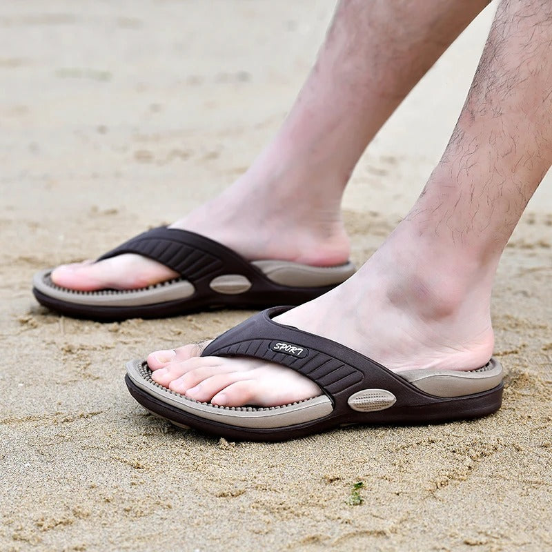 Tongs homme décontractées pour la plage, avec soutien orthopédique et design moderne pour l'été.