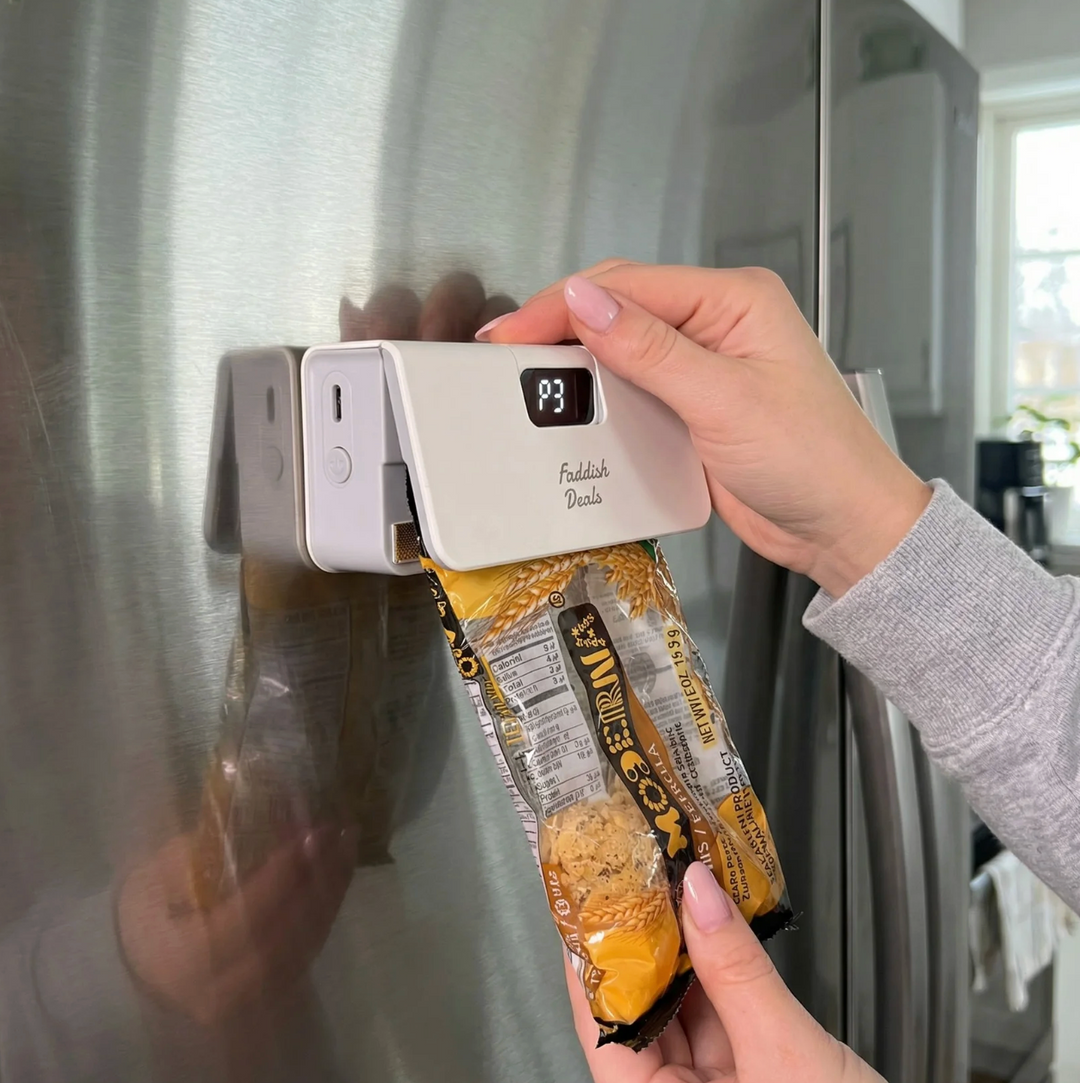 Mini scelleuse portable compacte pour sacs alimentaires, garantissant fraîcheur et conservation des aliments en cuisine.