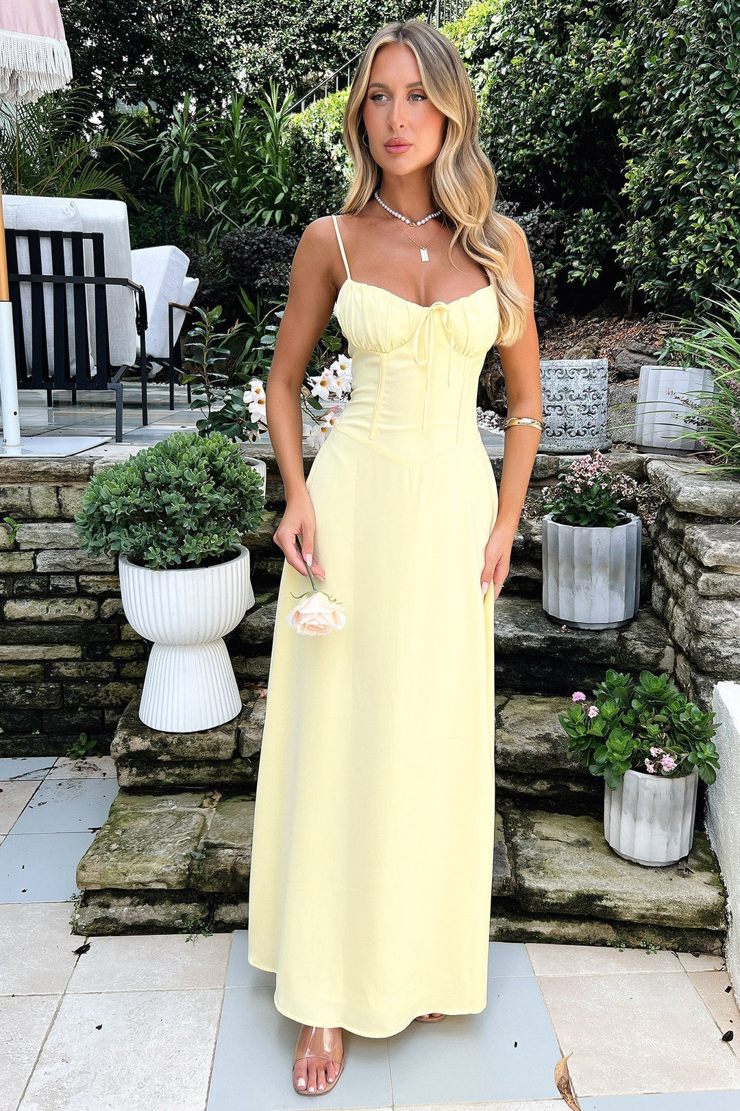 Robe femme fluide imprimée décontractée, idéale pour vacances ou quotidien. Élégance et confort estival.