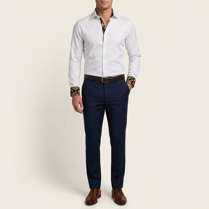 Élégante chemise homme ajustée bleu marine à manches longues, parfaite pour un look formel chic.