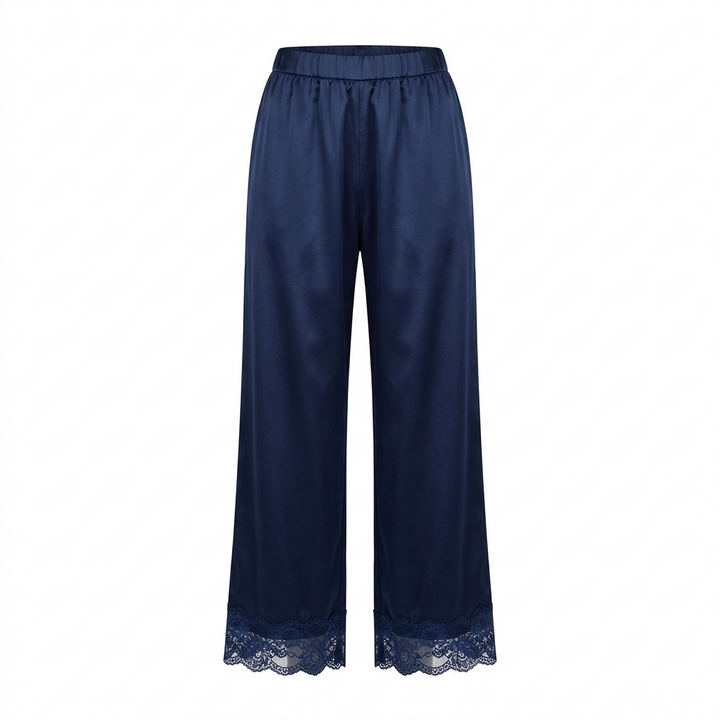 Pyjama femme en soie élégant et doux, ensemble parfait pour la nuit et comme loungewear de qualité.