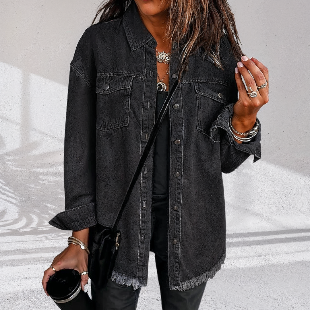 Veste femme oversize décontractée en jean vintage. Parfaite pour un look casual chic et tendance mode.