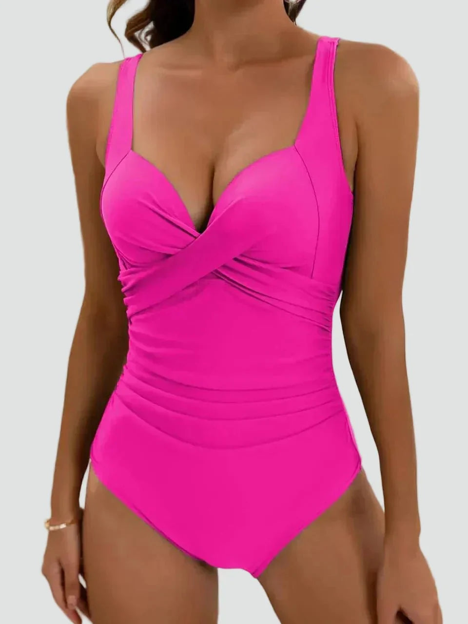 Maillot de bain sculptant une pièce pour femme, avec des fronces flatteuses, confort et style assurés.