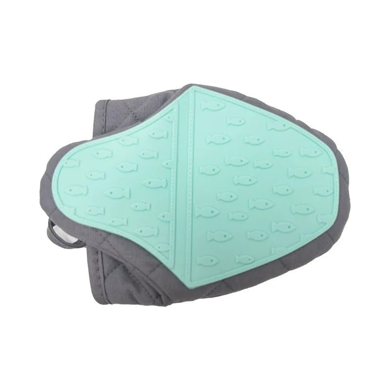 Gant de protection anti-chaleur en silicone rose, design poisson original, pour cuisiner en toute sécurité et style.