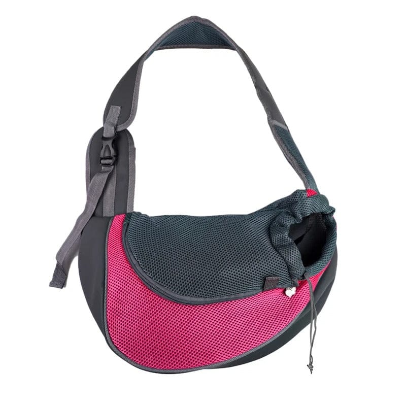 Accessoire essentiel : sac de transport bandoulière pour petit chien ou chat, garantissant sa sécurité en promenade.