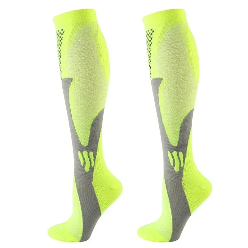 Chaussettes de compression médicale NovaPress unisexe pour soutenir la circulation sanguine et réduire la fatigue des jambes.