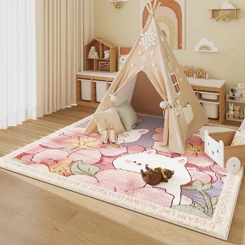 Bébé jouant sur un tapis de jeu pliable en mousse, doux et imperméable, idéal pour l'éveil et la protection.