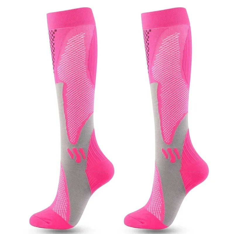 Chaussettes de compression NovaPress unisexe idéales pour le sport, offrant soutien musculaire et amélioration de la récupération.