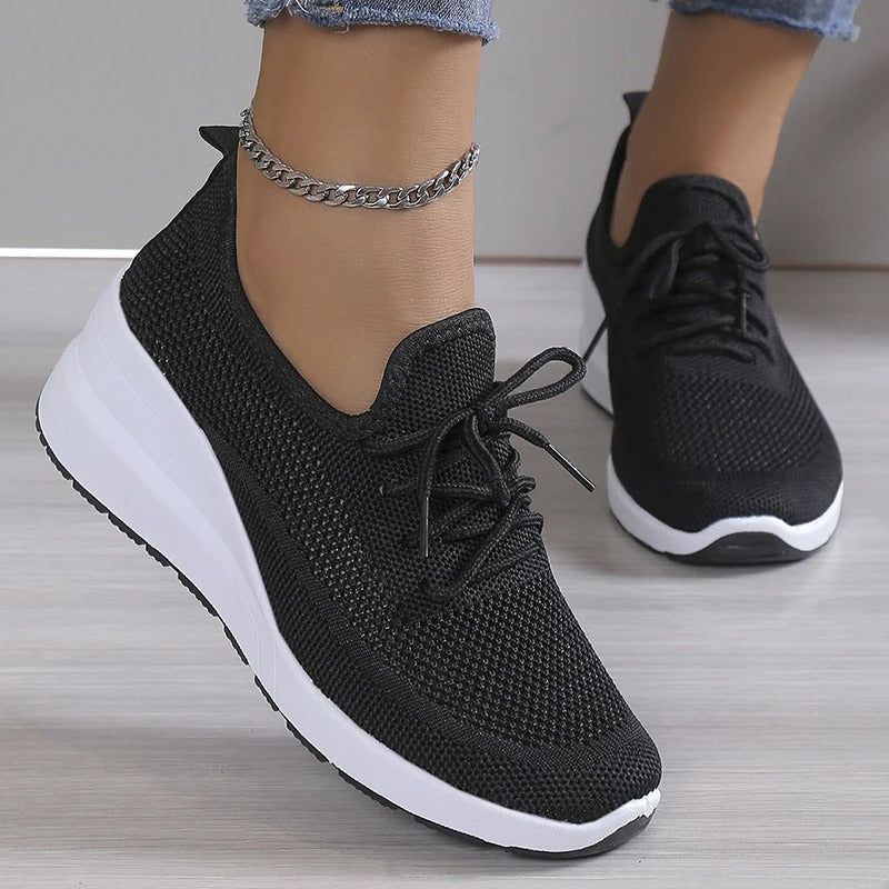 Paire de chaussures orthopédiques légères pour femmes, offrant confort quotidien et soutien pour une meilleure posture.