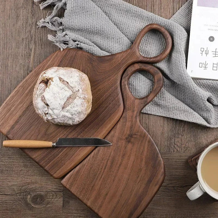 Planches à découper en noyer massif pour cuisine gourmet, idéales pour la découpe et présentation élégante.