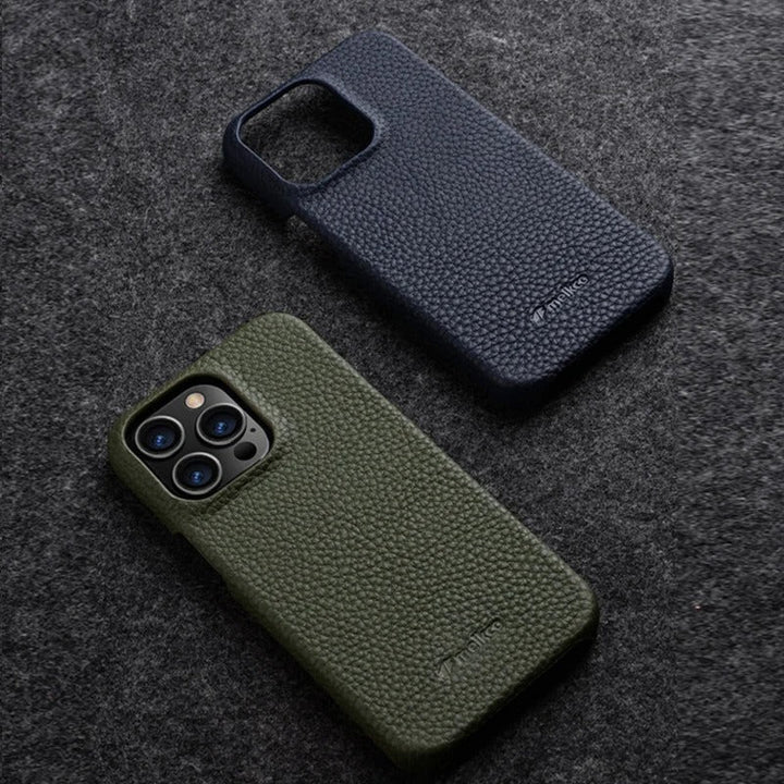 Housse de luxe pour iPhone en cuir marron, accessoire premium combinant style et protection antichoc.