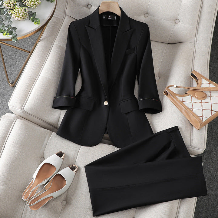 Ensemble femme mode: blazer et pantalon. Tenue polyvalente pour bureau, soirée, printemps. Style élégant et moderne.
