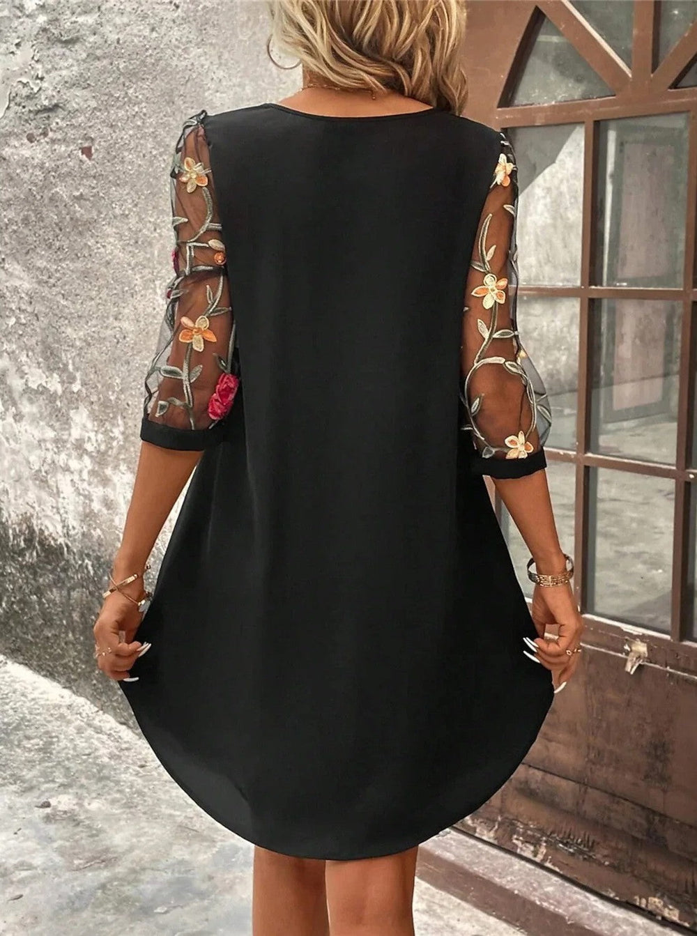 Robe d'été décontractée à coupe ample pour femme, offrant confort et fluidité, idéale pour le quotidien printemps-été.