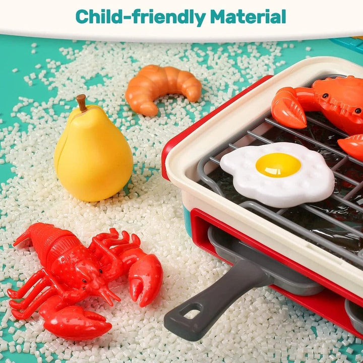 Détail du mini grill BBQ jouet allumé, avec fumée simulée et aliments en plastique. Cuisine enfant interactive.