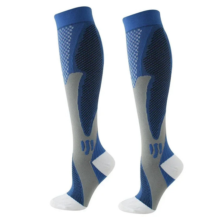 Design confortable des chaussettes de compression NovaPress unisexe, offre un soutien doux pour des jambes légères et actives.