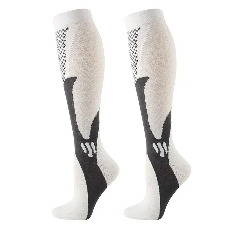 Paire de chaussettes de compression NovaPress unisexes, offrant un soutien efficace pour les jambes fatiguées et une meilleure circulation.