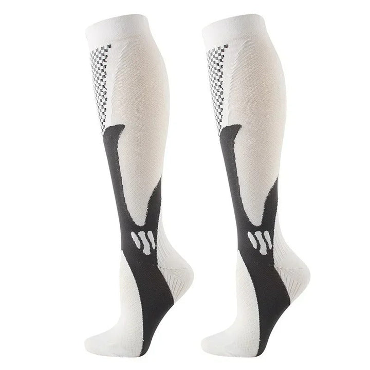 Paire de chaussettes de compression NovaPress unisexes, offrant un soutien efficace pour les jambes fatiguées et une meilleure circulation.