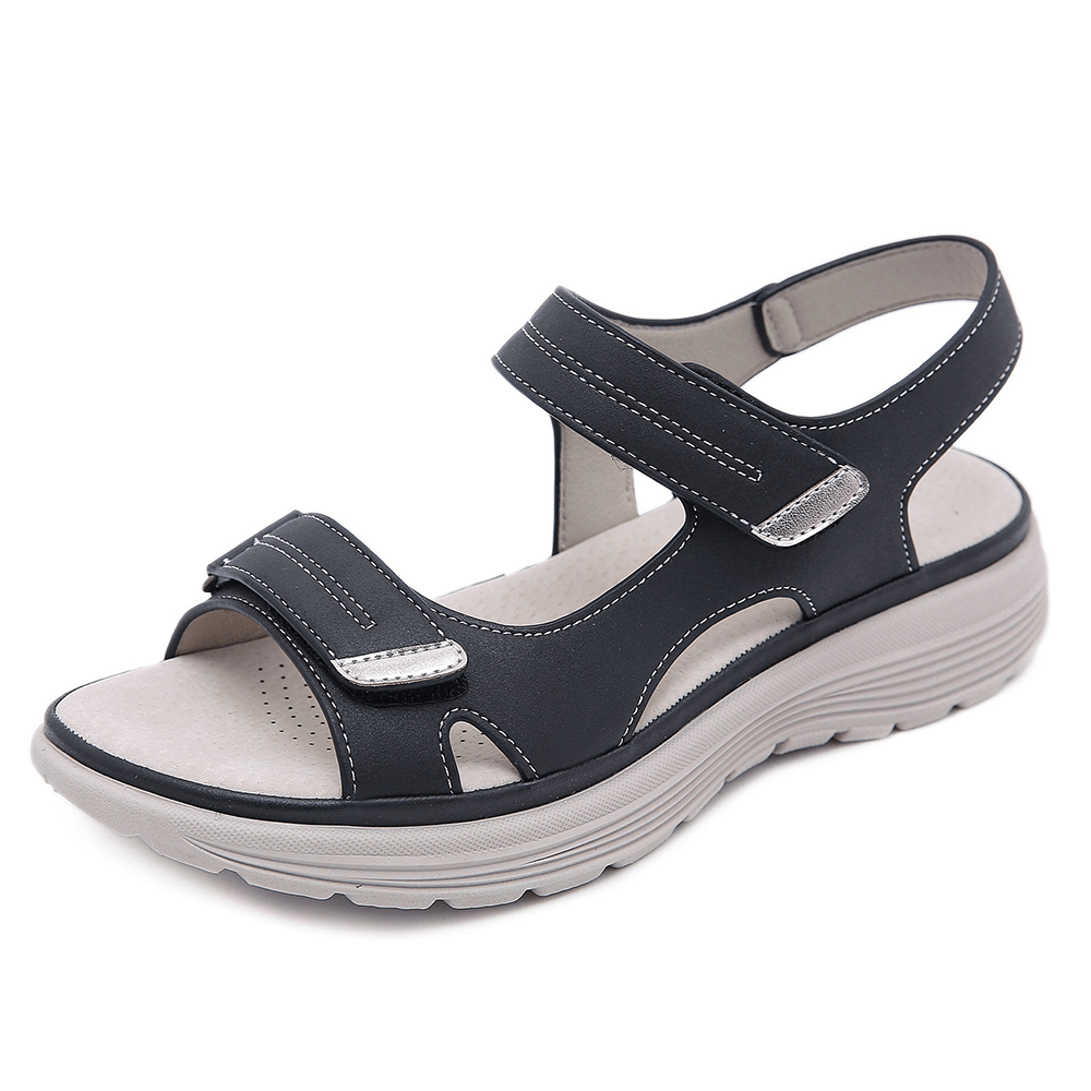 Profil sandales orthopédiques femme montrant le soutien voûte plantaire pour la marche et le confort.