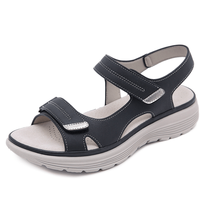 Profil sandales orthopédiques femme montrant le soutien voûte plantaire pour la marche et le confort.