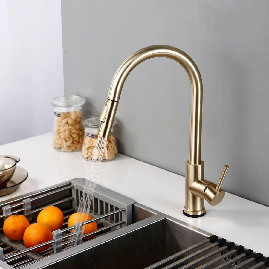 Robinet cuisine sans contact, capteur intelligent. Hygiène améliorée, design moderne. Finition nickel brossé.