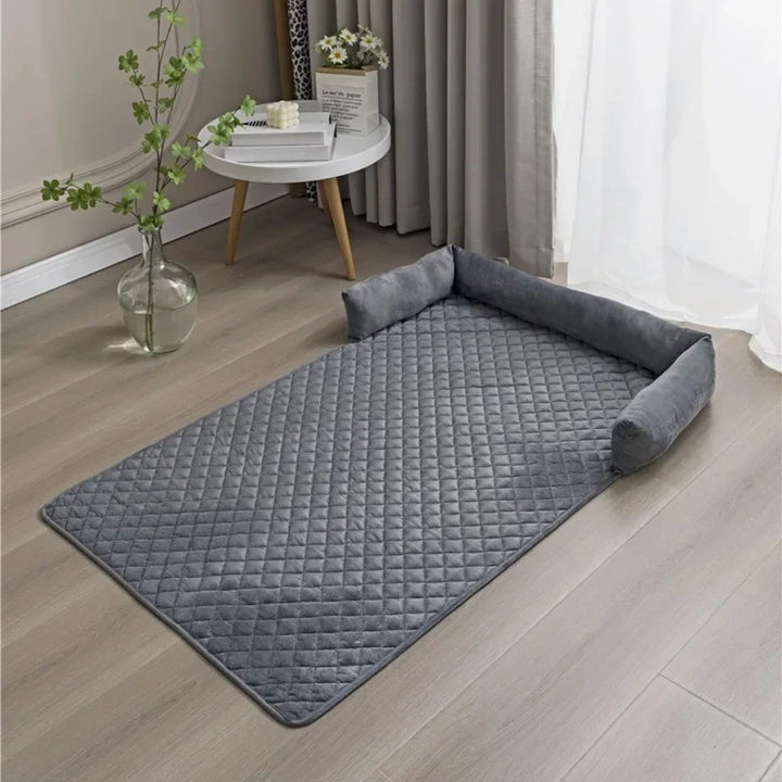 Grand tapis chien imperméable et lavable, solution confort pour tous les animaux.