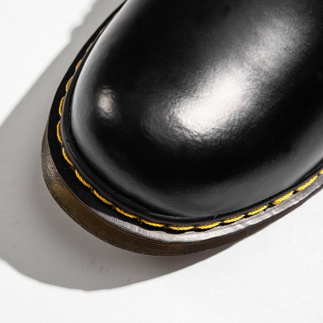 Mode masculine : chaussures à lacets Milo, polyvalentes pour un style soigné.