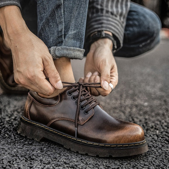 Chaussures de ville Milo pour hommes, décontractées mais élégantes, mode masculine chic.