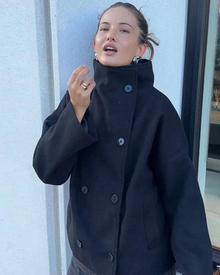 Manteau caban femme élégant en laine, col montant, double boutonnage. Idéal pour l'hiver.