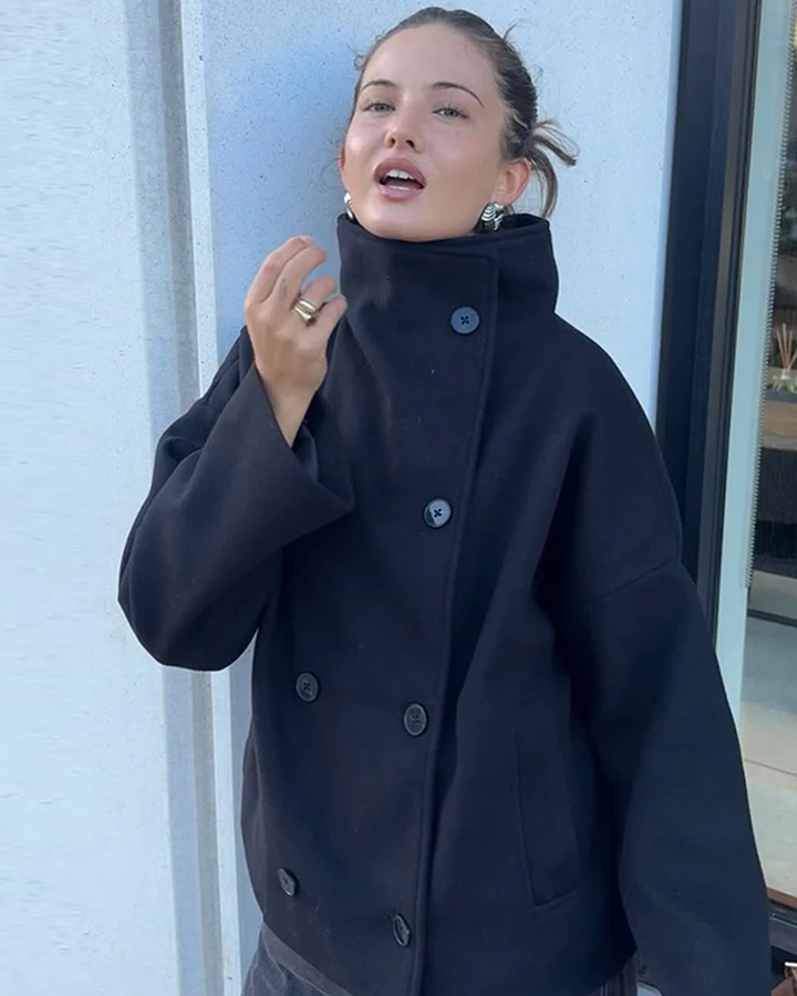 Manteau caban femme élégant en laine, col montant, double boutonnage. Idéal pour l'hiver.