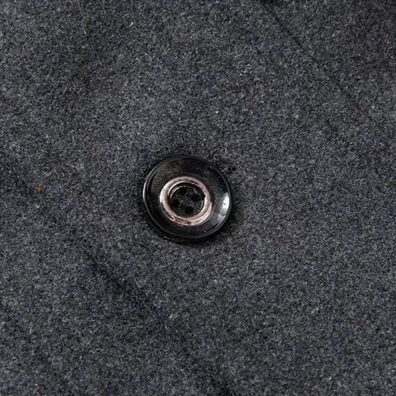 Manteau homme chaud, doublure isolante, coupe ajustée, parfait pour un look hivernal chic et confortable.