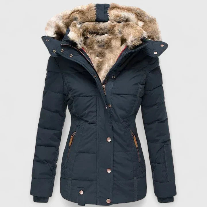 Élégant manteau d'hiver femme chaud, avec une silhouette moderne, capuche ajustable et poches fonctionnelles.