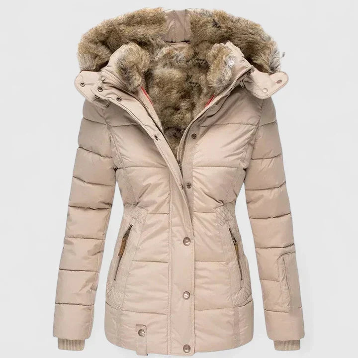 Veste d'hiver femme avec capuche ajustable, poches et doublure chaude, essentielle pour le confort et le style.