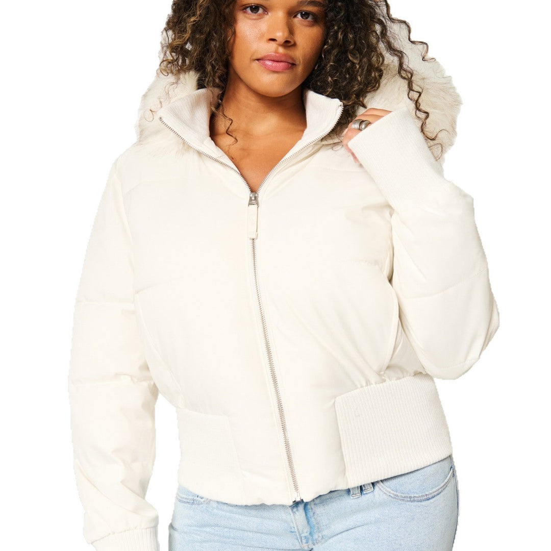 Manteau matelassé court femme, chaud, grande capuche en fausse fourrure, protection hivernale élégante.